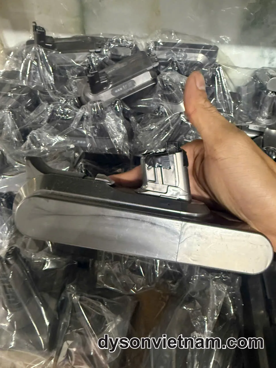 Trung Tâm Chuyên Thay Pin Máy Hút Bụi Dyson V6 Chính Hãng Tại Quận 6