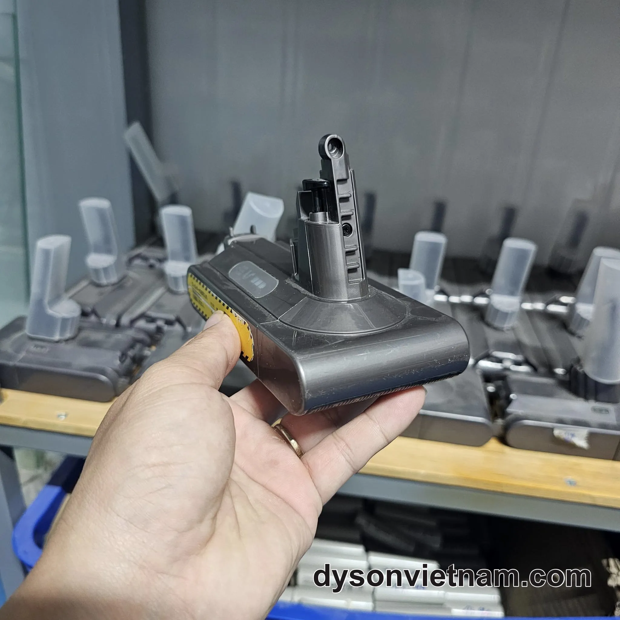 Trung Tâm Uy Tín Thay Pin Máy Hút Bụi Dyson V6 Chính Hãng Phường Bạch Mai