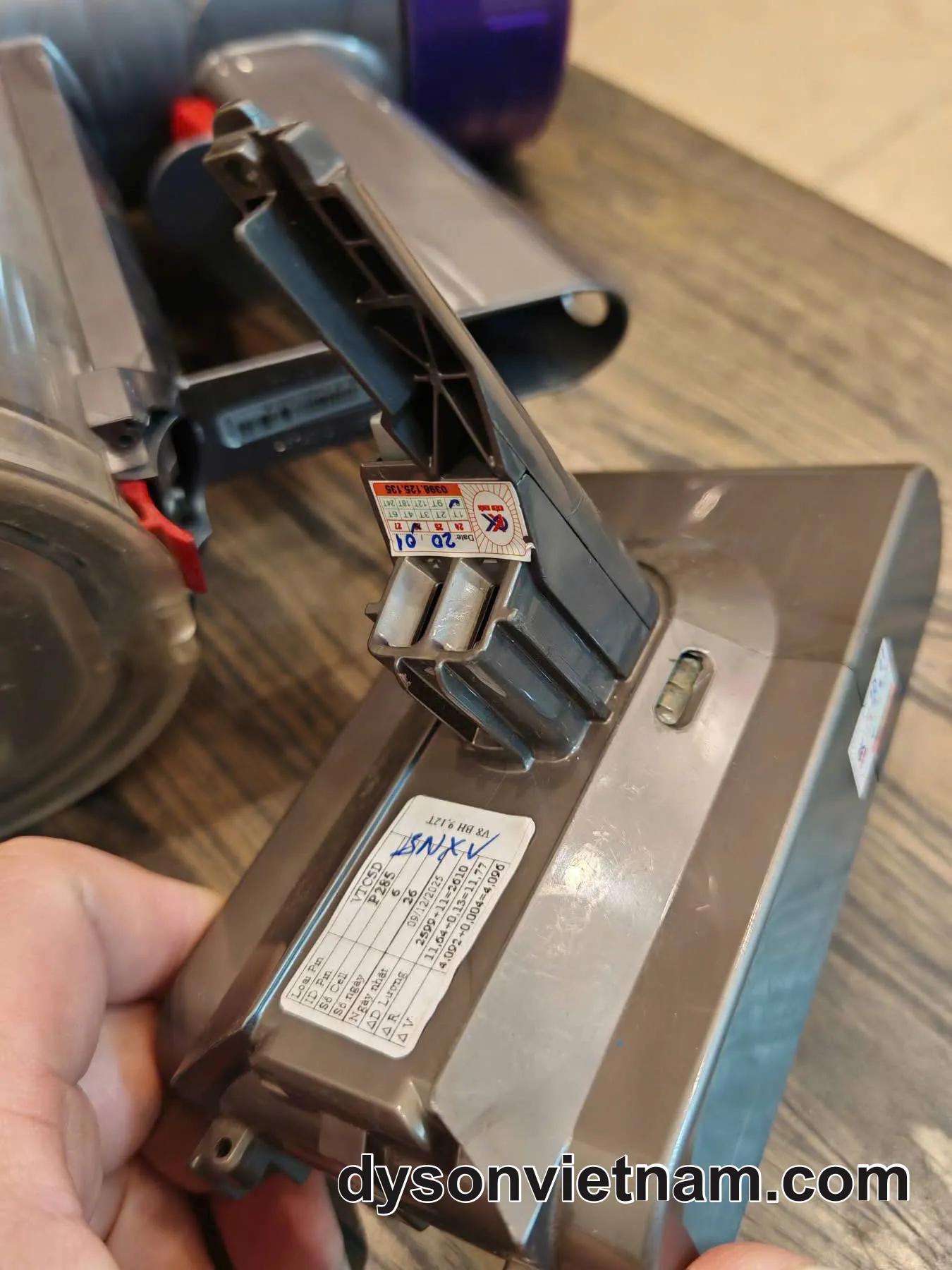 Thay Pin Máy Hút Bụi Dyson V6 Chính Hãng - 24/7 - Nhanh Chóng Tại Phường Giảng Võ