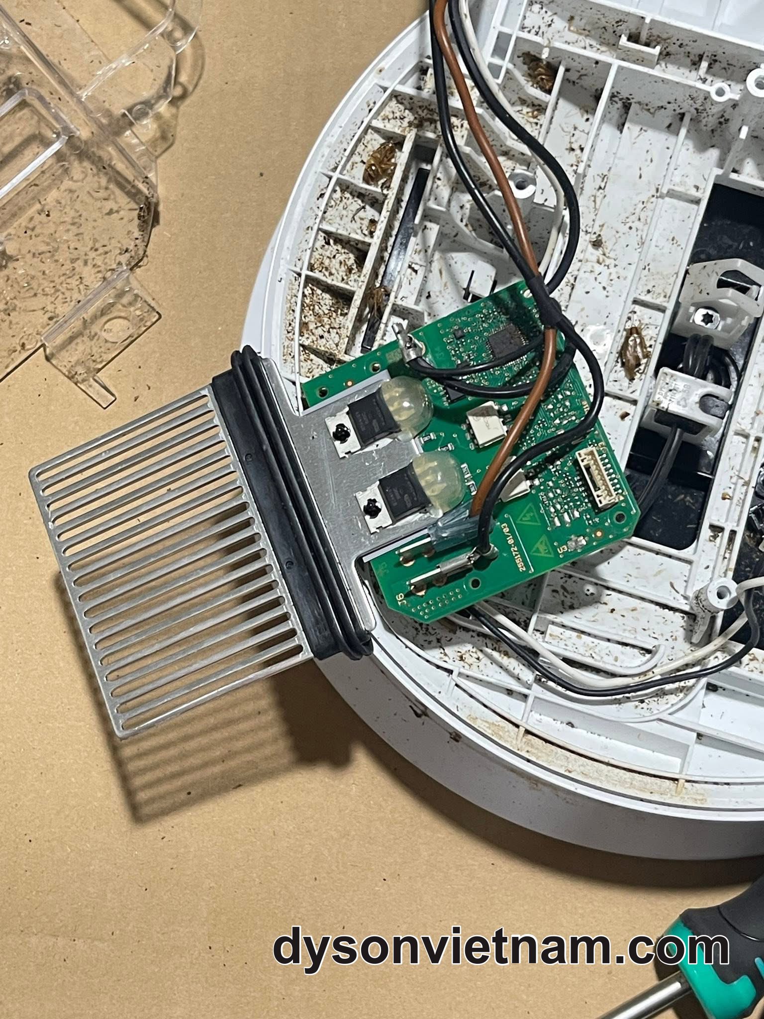 thay lõi lọc không khí Dyson